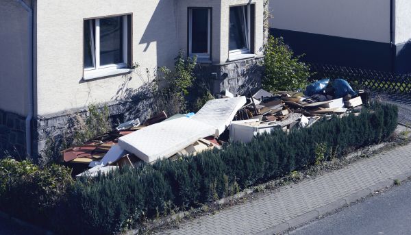 Yard Junk Removal in Yukon